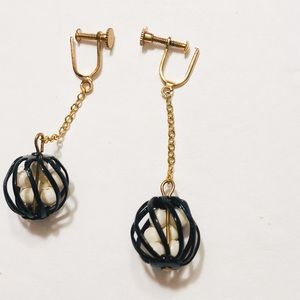 Vintage jewelry  dangle earrings crew clip on